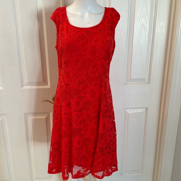 Ronni Nicole Dresses & Skirts - Ronni Nicole red lace dress size 6